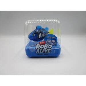 Zuru Robo Alive Robo Fish Blue Water Activated Swims Color Changing